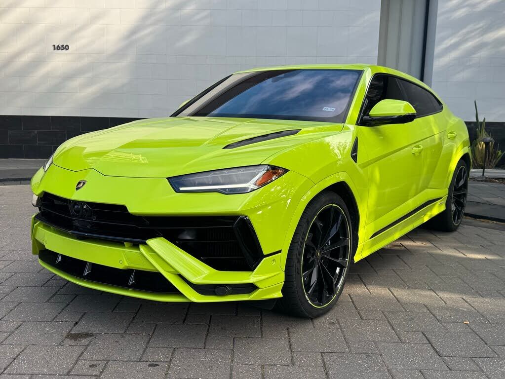 2023 LAMBORGHINI URUS