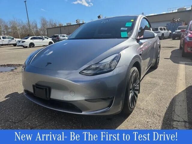 2025 TESLA Model Y