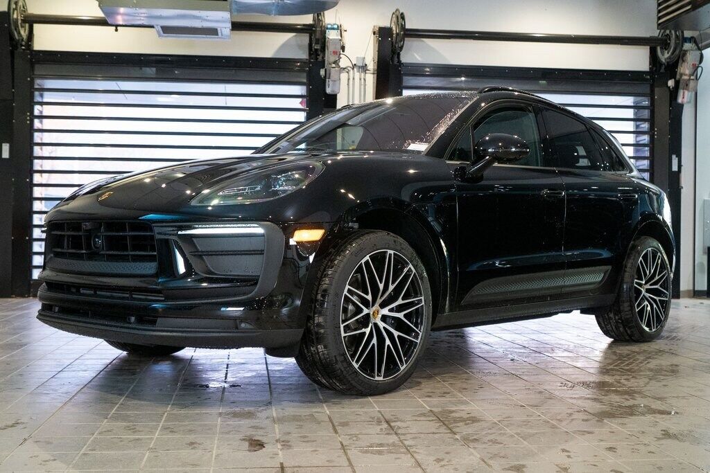 2026 PORSCHE Macan