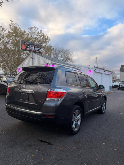 2011 TOYOTA Highlander