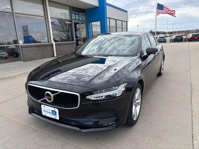 2018 VOLVO S90