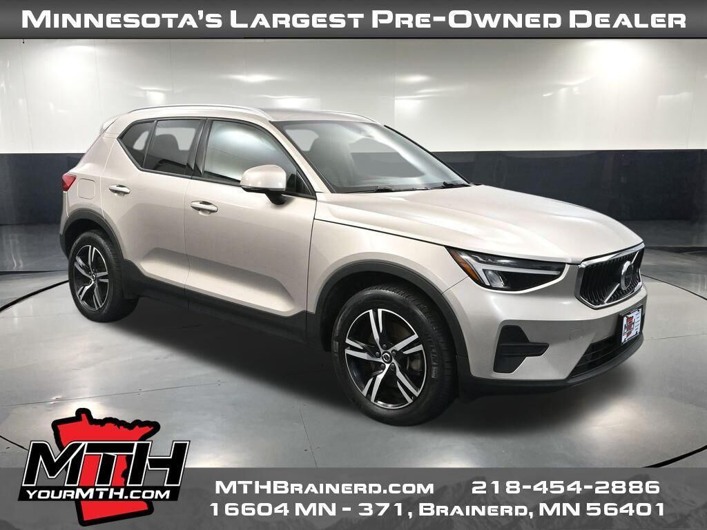 2023 VOLVO XC40