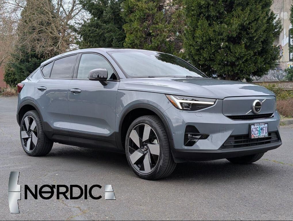 2023 VOLVO C40