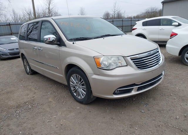 2013 CHRYSLER Town and Country