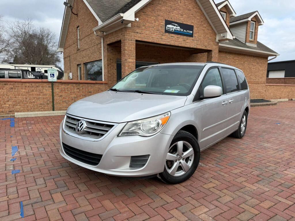 2011 VOLKSWAGEN Routan