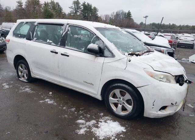2014 TOYOTA Sienna