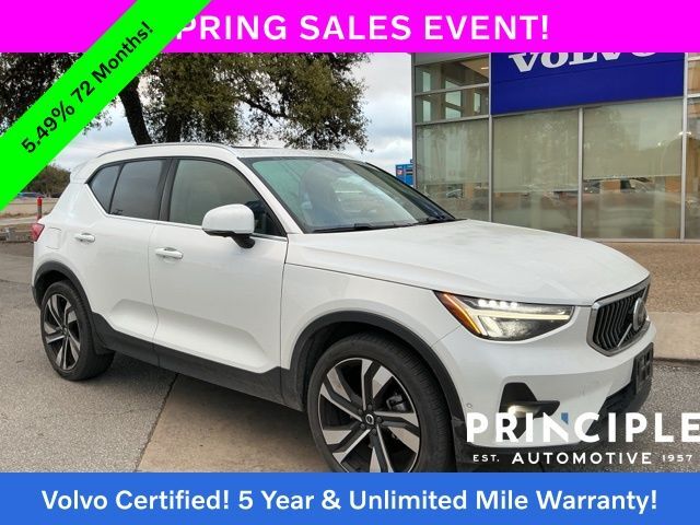 2023 VOLVO XC40