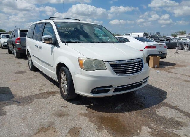 2011 CHRYSLER Town and Country