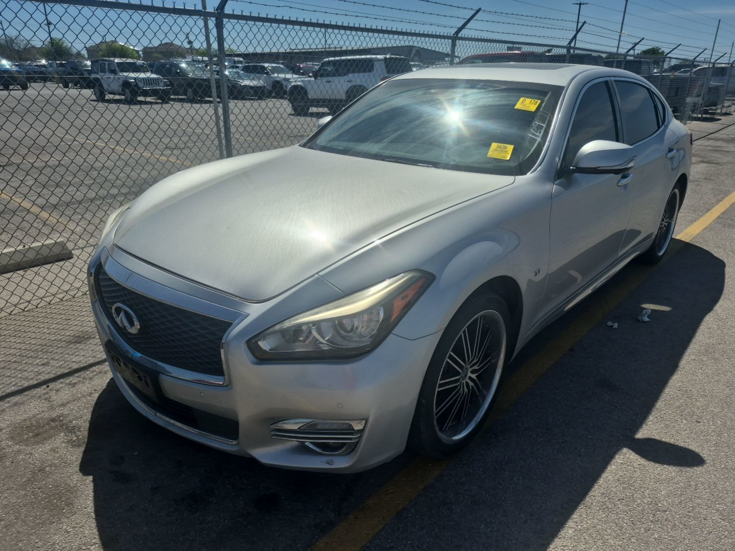 Infiniti Q70L