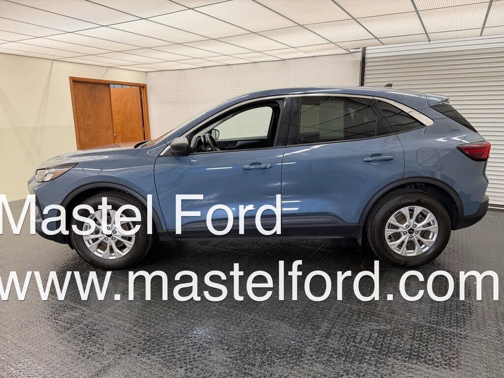 2024 FORD Escape