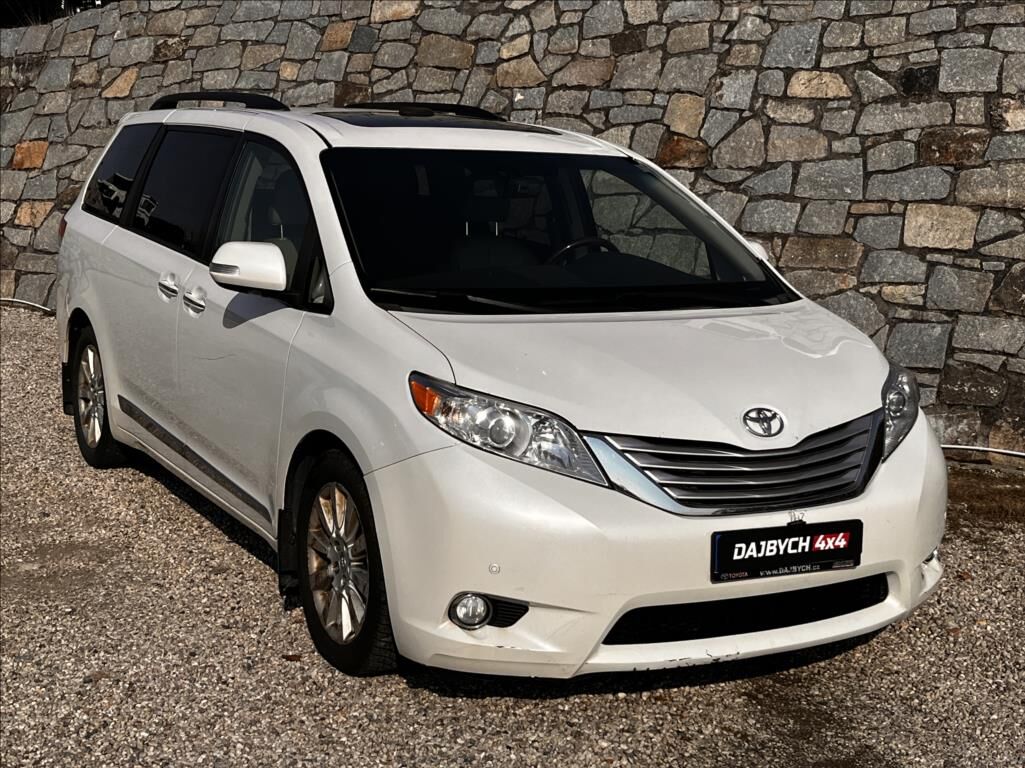 2013 TOYOTA Sienna