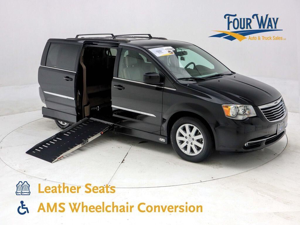 2014 CHRYSLER Town and Country