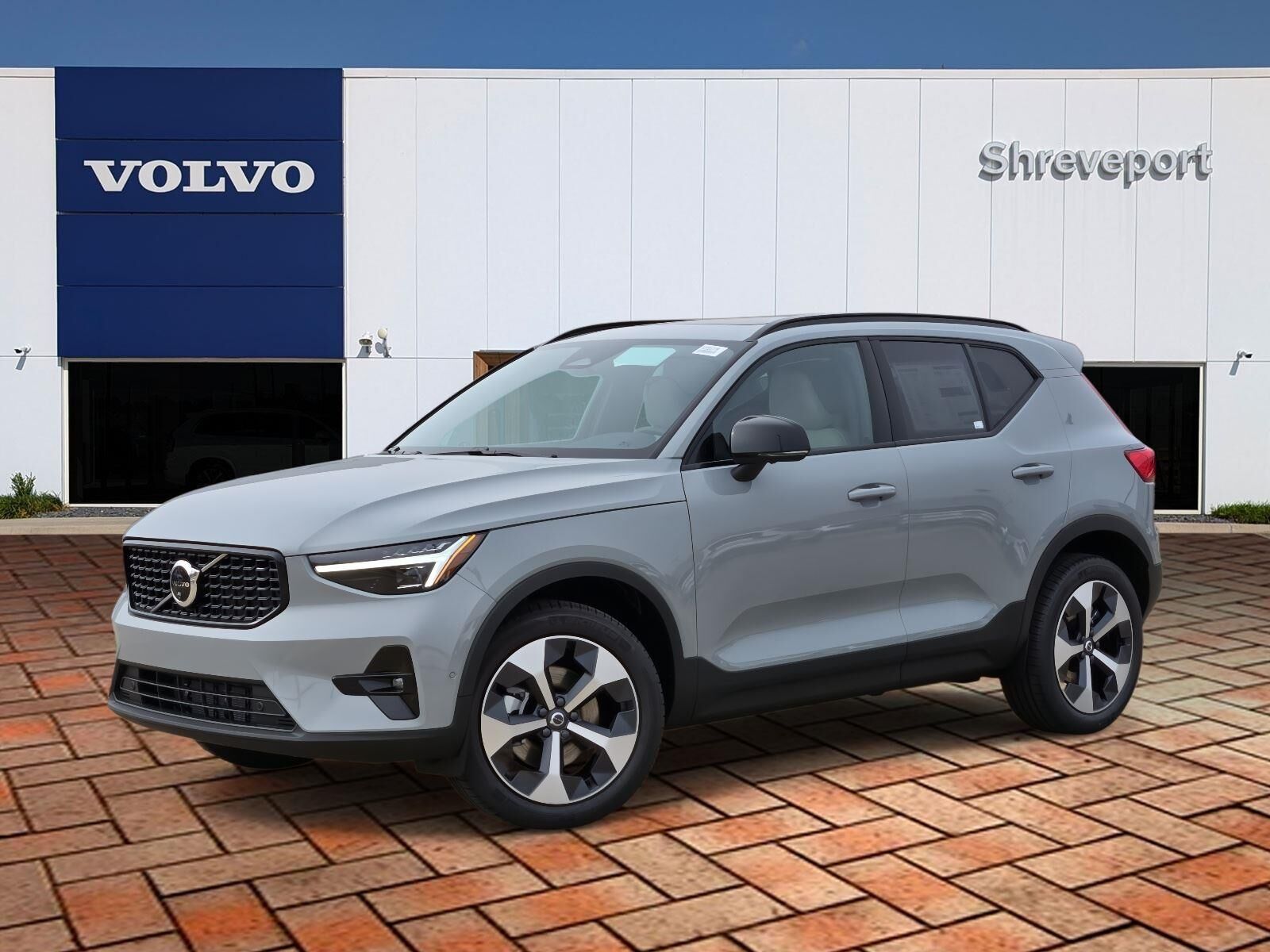 2026 VOLVO XC40