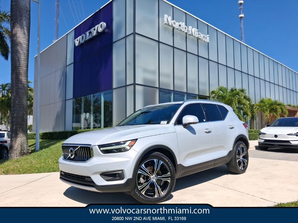 2020 VOLVO XC40