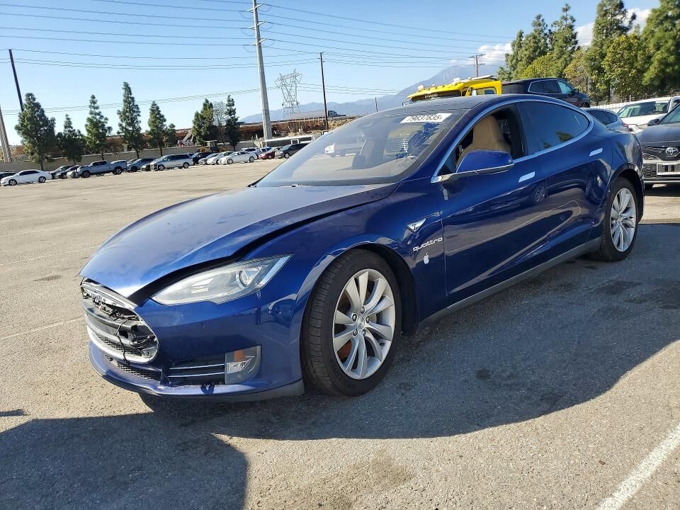 2015 TESLA Model S