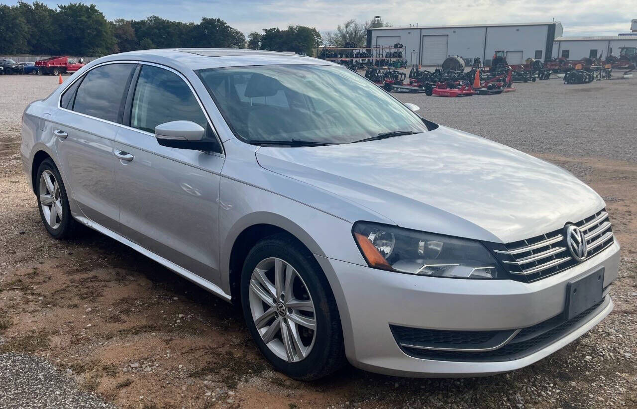 2013 VOLKSWAGEN Passat