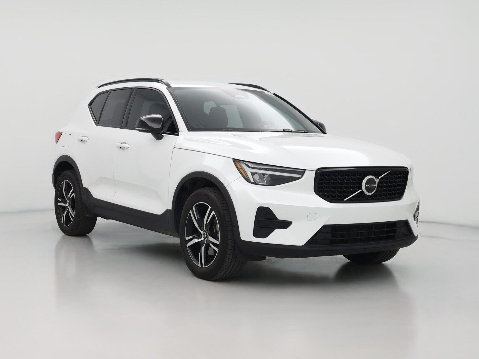 2024 VOLVO XC40
