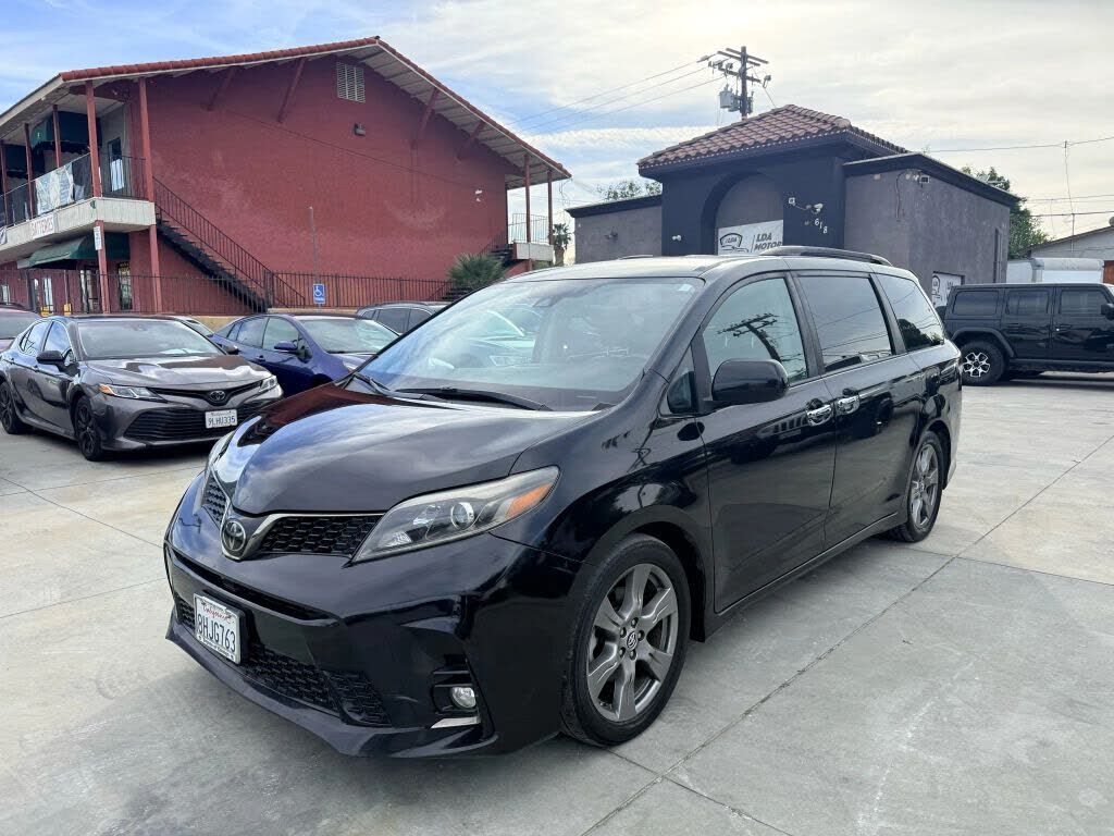 2019 TOYOTA Sienna