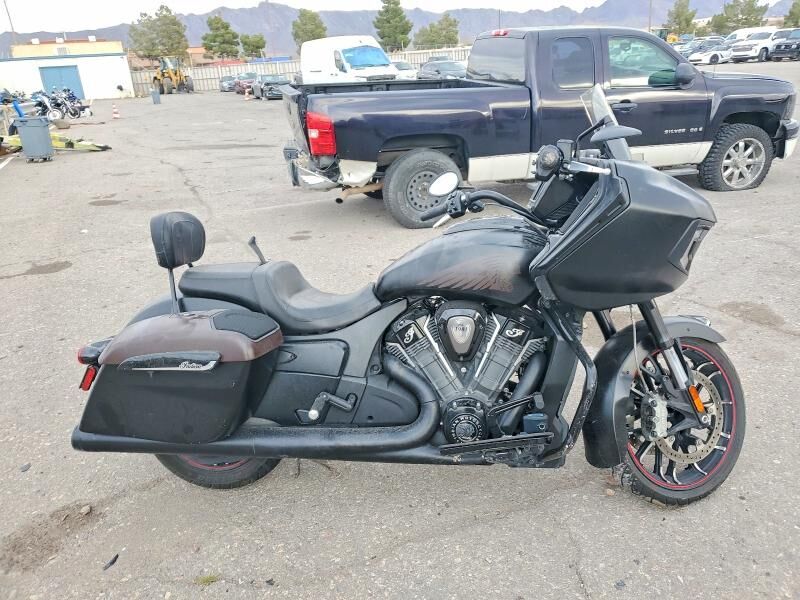 2023 INDIAN MOTORCYCLE Indian Challenger Dark Horse