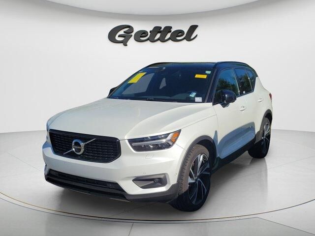 2021 VOLVO XC40