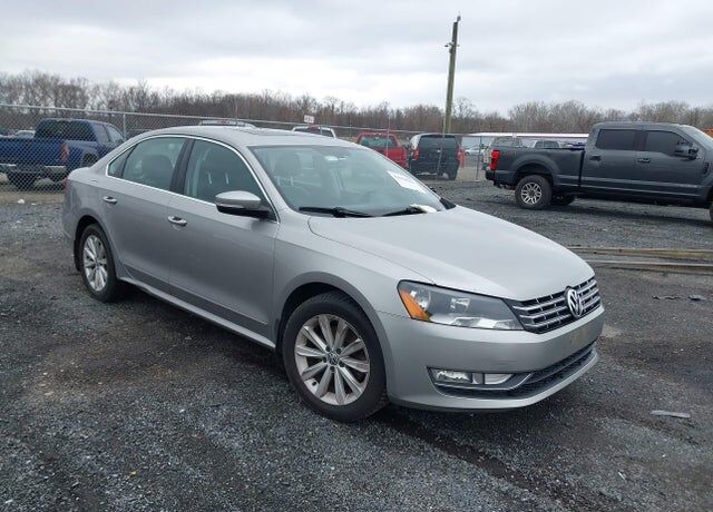2013 VOLKSWAGEN Passat
