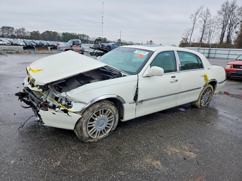 2006 LINCOLN Town Car