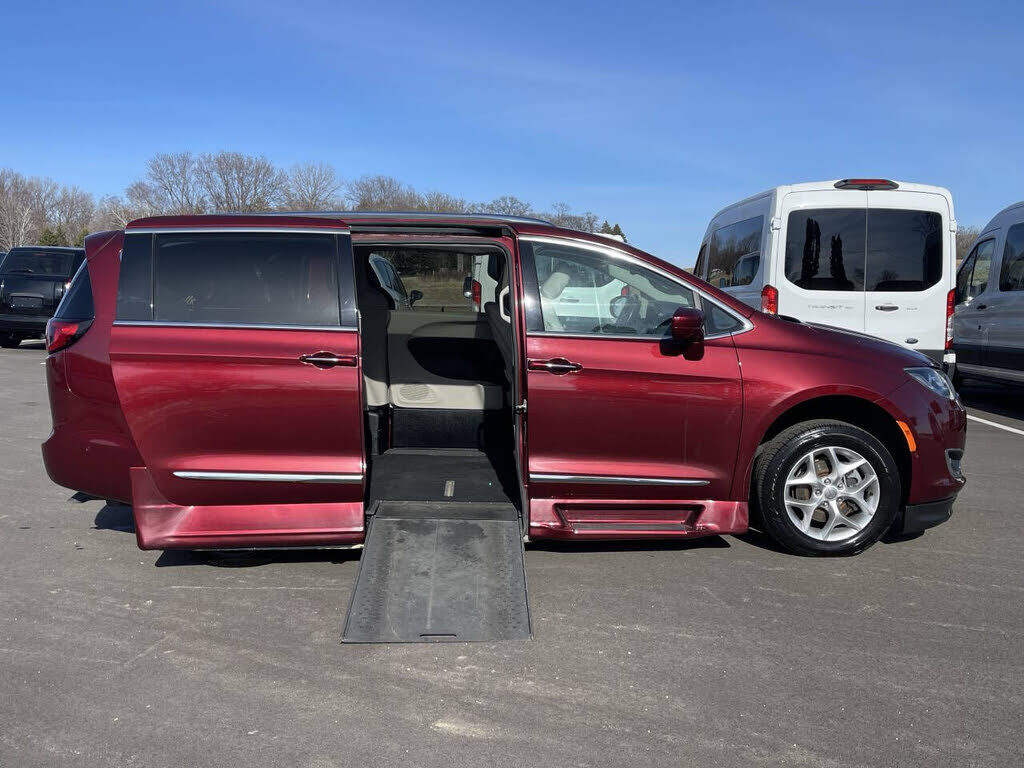 2019 CHRYSLER Pacifica