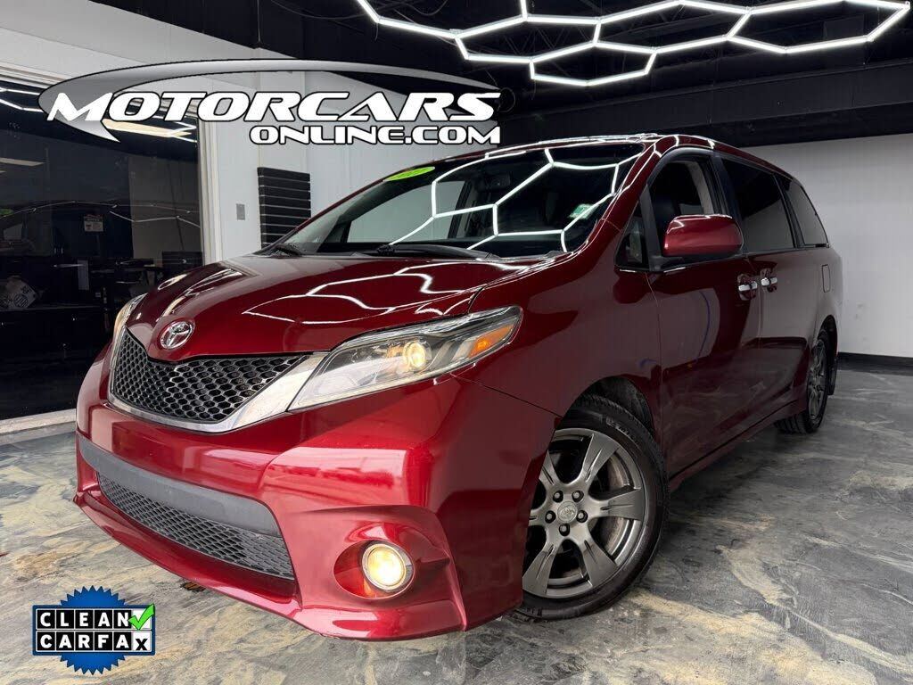 2017 TOYOTA Sienna