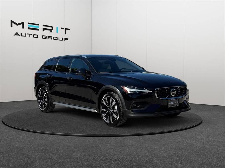 2024 VOLVO V60CC
