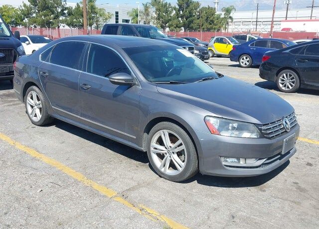 2012 VOLKSWAGEN Passat