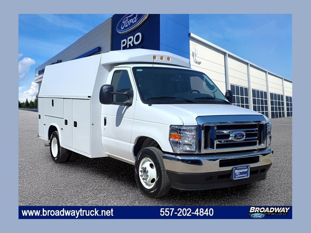 2025 FORD E-350