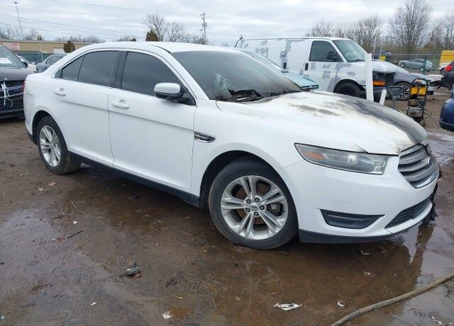 2013 FORD Taurus