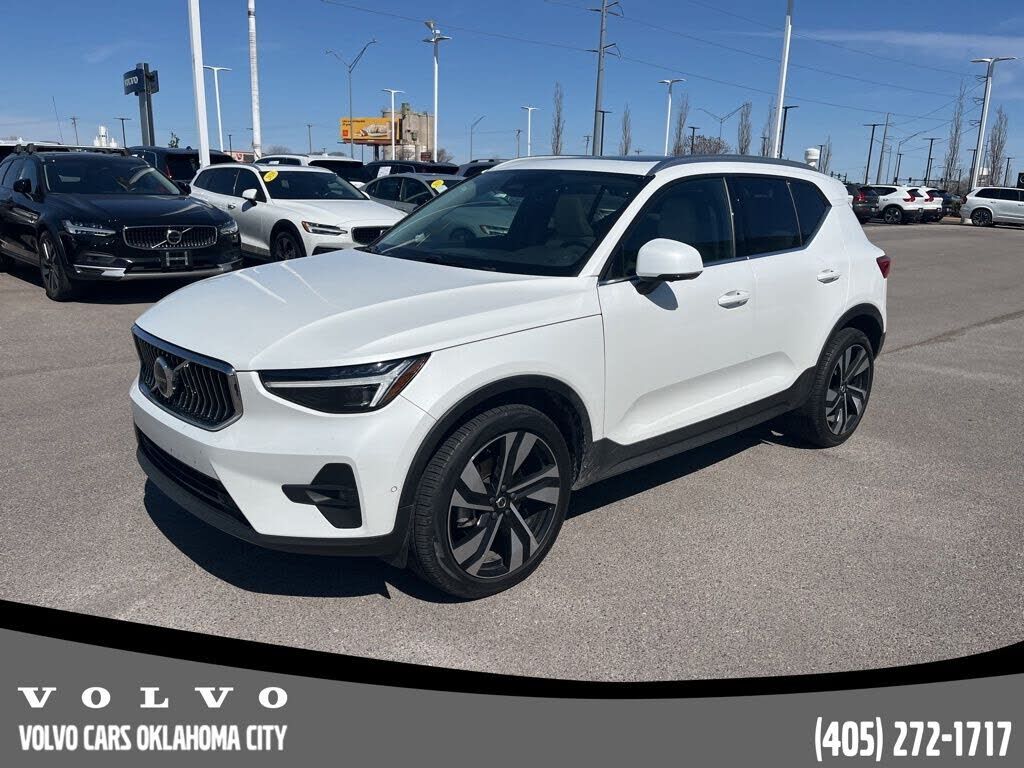 2024 VOLVO XC40