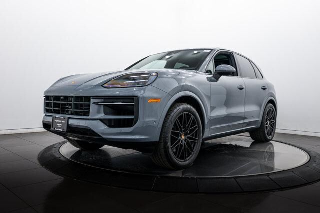 2025 PORSCHE Cayenne
