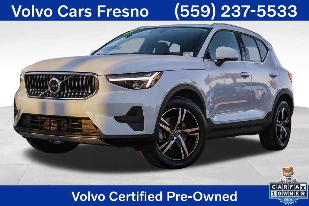 2025 VOLVO XC40