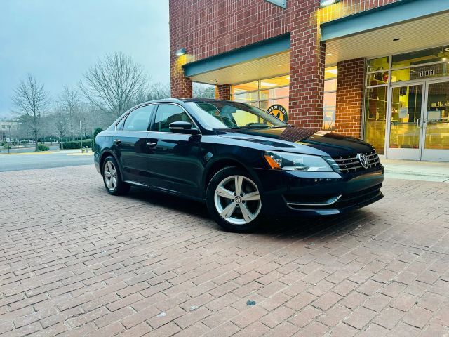 2013 VOLKSWAGEN Passat