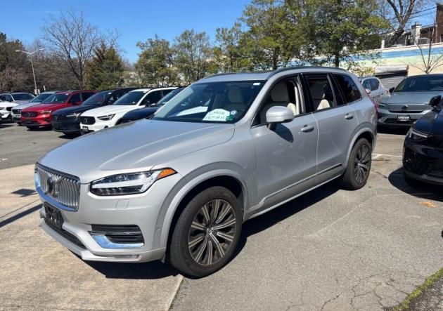 2023 VOLVO XC90