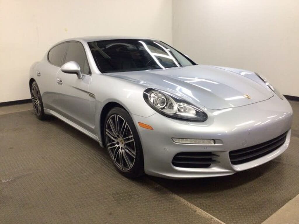 2016 PORSCHE Panamera