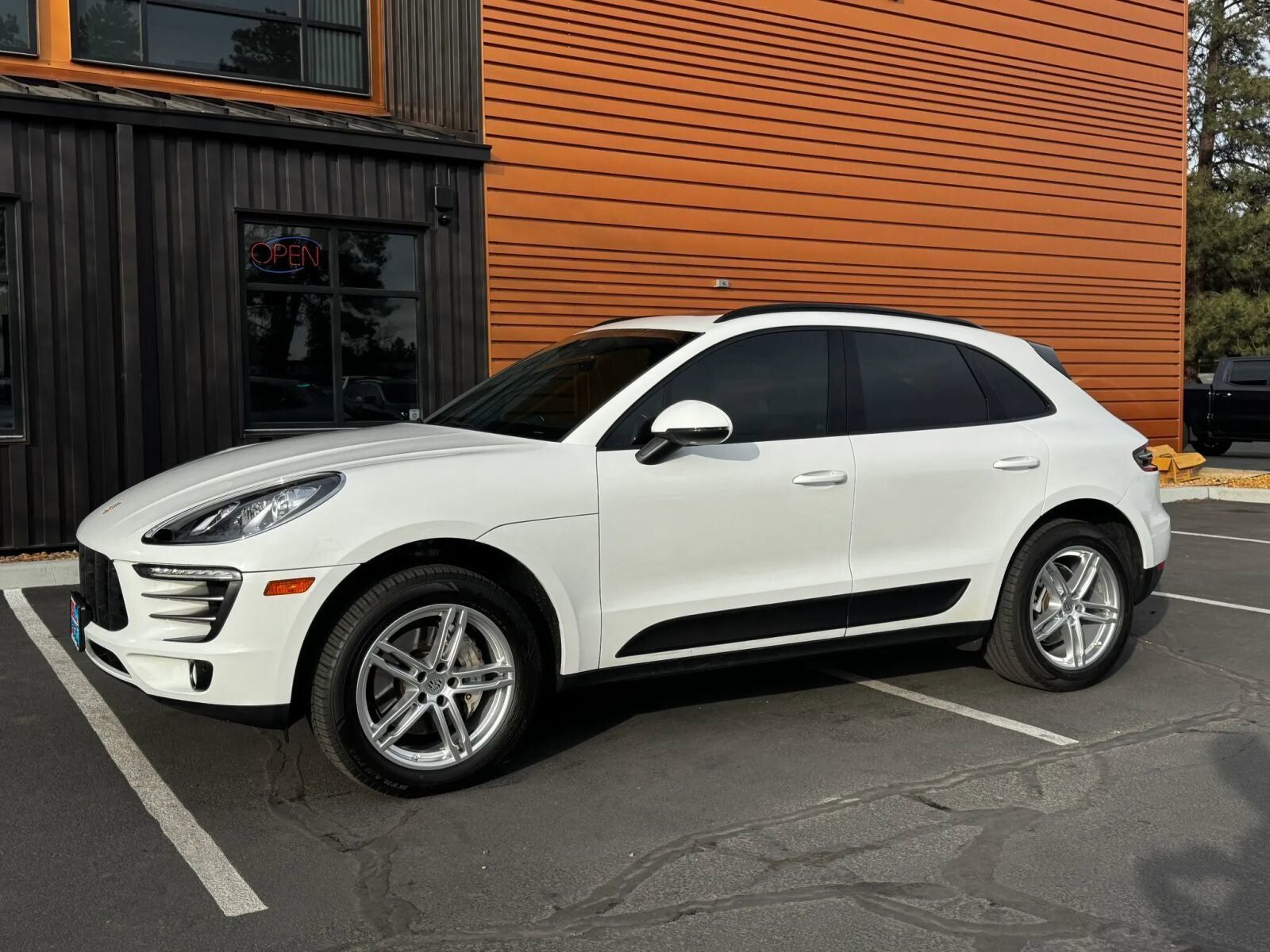 2018 PORSCHE Macan