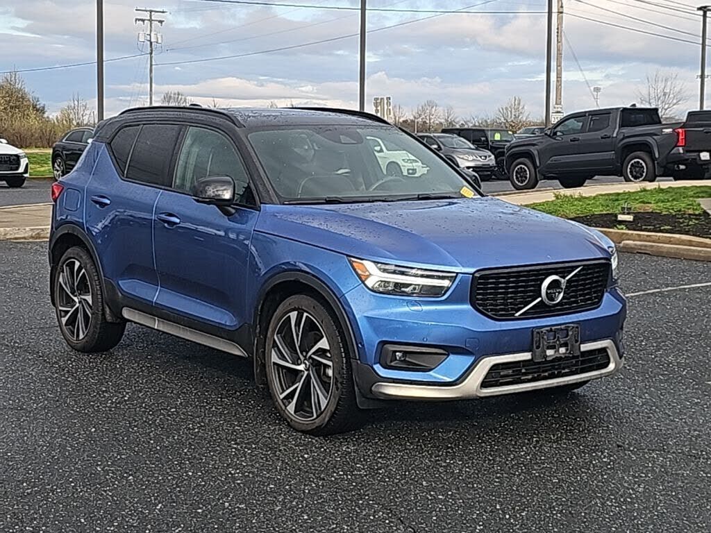 2020 VOLVO XC40