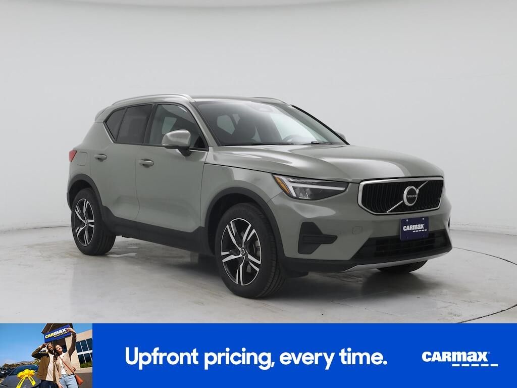 2023 VOLVO XC40