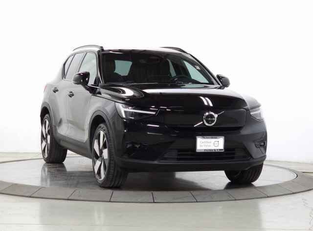 2023 VOLVO XC40