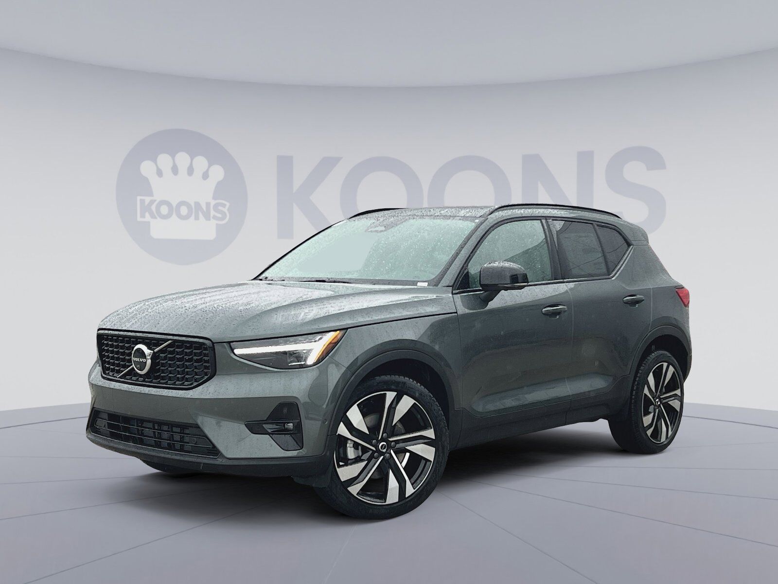 2026 VOLVO XC40