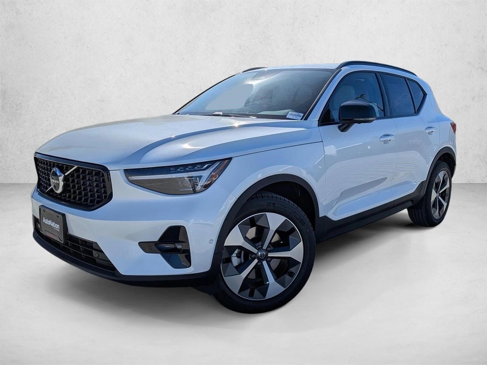 2026 VOLVO XC40