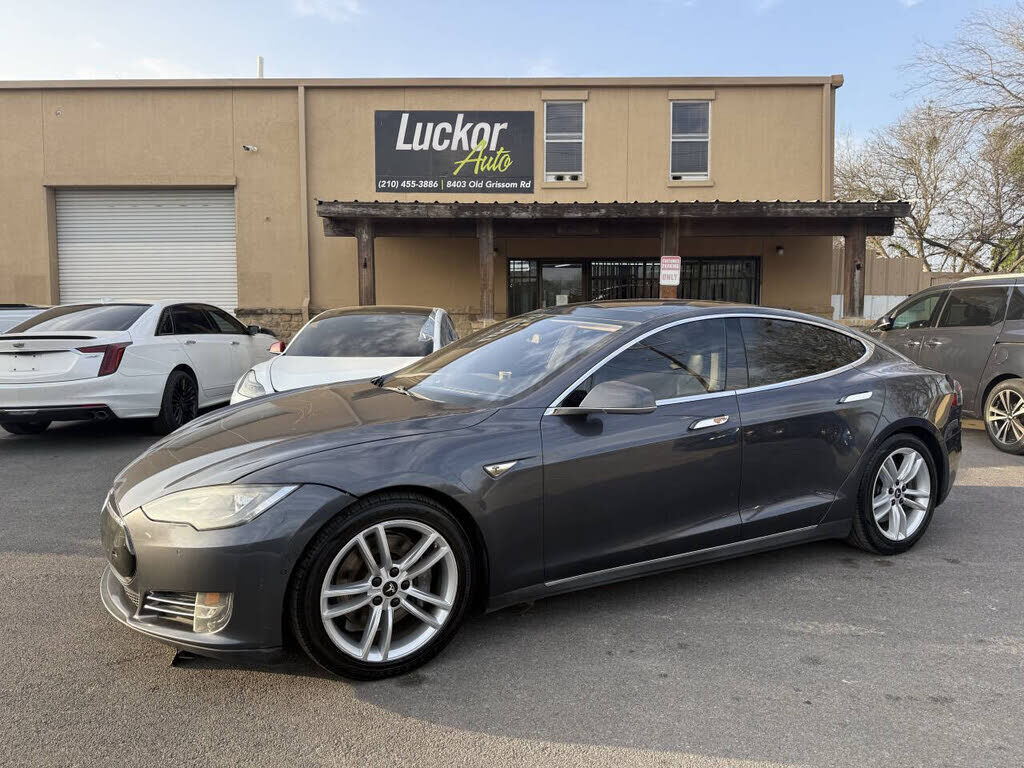 2015 TESLA Model S