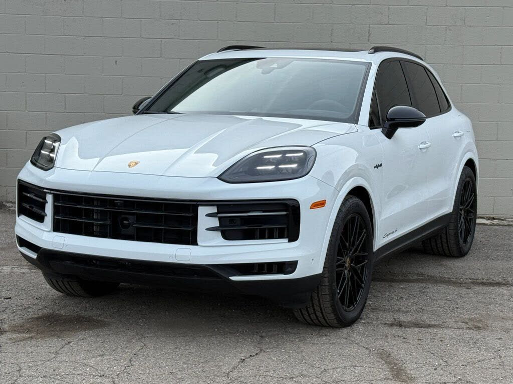 2025 PORSCHE Cayenne