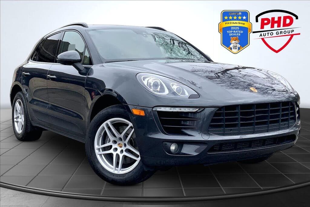 2018 PORSCHE Macan