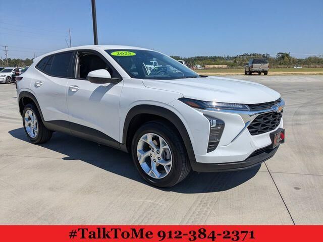 2025 CHEVROLET Trax