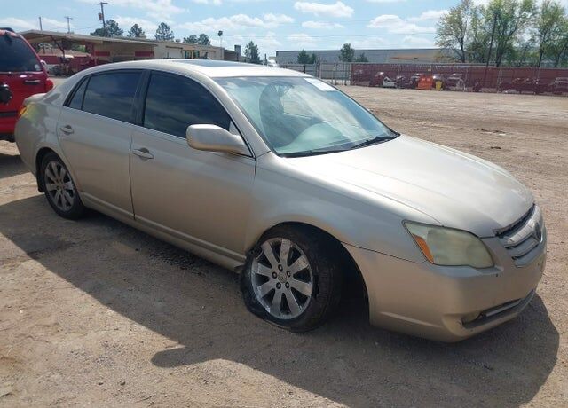 2005 TOYOTA Avalon