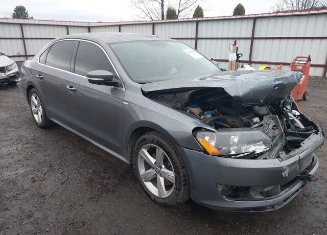 2014 VOLKSWAGEN Passat